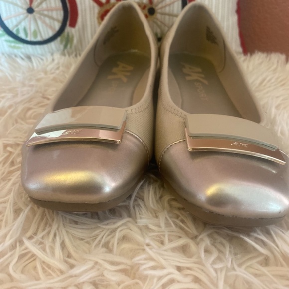 Ann Klein flats - Picture 2 of 9